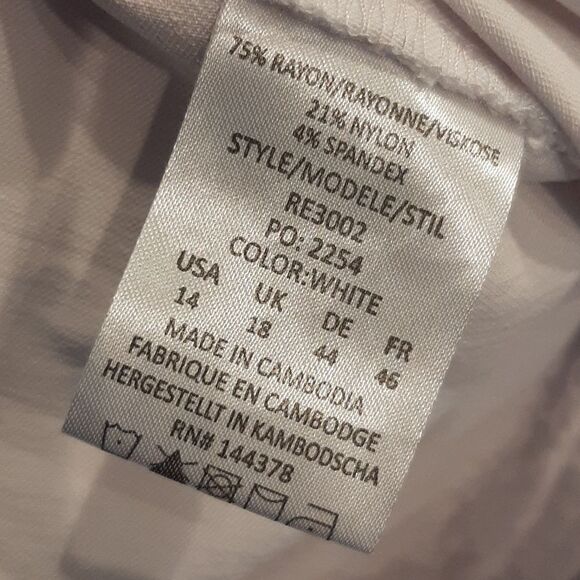 Rekucci White Stretchy Bermuda Shorts NWOT - Picture 3 of 7